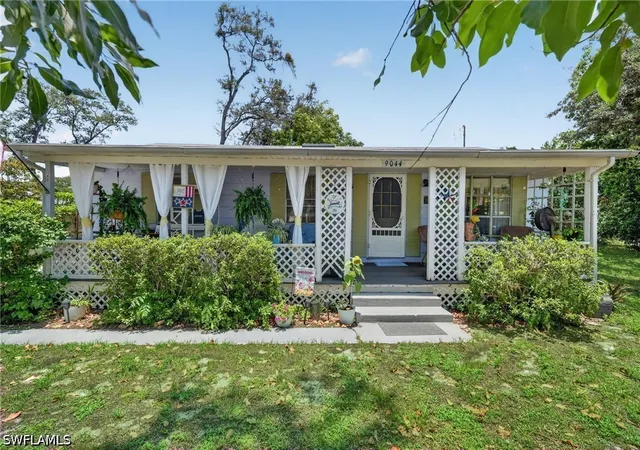 Photo 2 of Sale Pending at 9044 Somerset Ln, Bonita Springs, FL 34135 | MLS# 226025176 | Listing updated on 2026-08-30