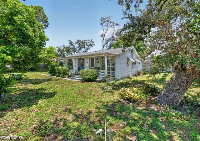 Photo 3 of Sale Pending at 9044 Somerset Ln, Bonita Springs, FL 34135 | MLS# 226025176 | Listing updated on 2026-08-30
