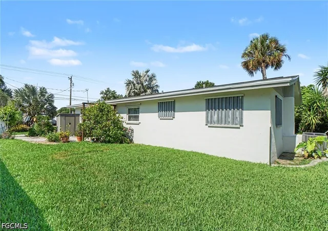 Photo 15 of Sale Pending at 1564 Ixora Dr, North Fort Myers, FL 33917 | MLS# 2026029294 | Listing updated on 2026-08-21