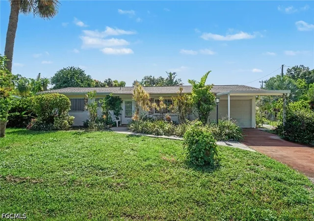 Photo 1 of Sale Pending at 1564 Ixora Dr, North Fort Myers, FL 33917 | MLS# 2026029294 | Listing updated on 2026-08-21