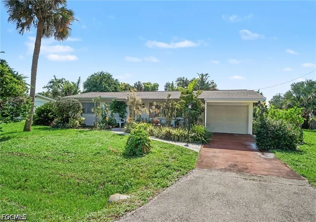 Photo 2 of Sale Pending at 1564 Ixora Dr, North Fort Myers, FL 33917 | MLS# 2026029294 | Listing updated on 2026-08-21