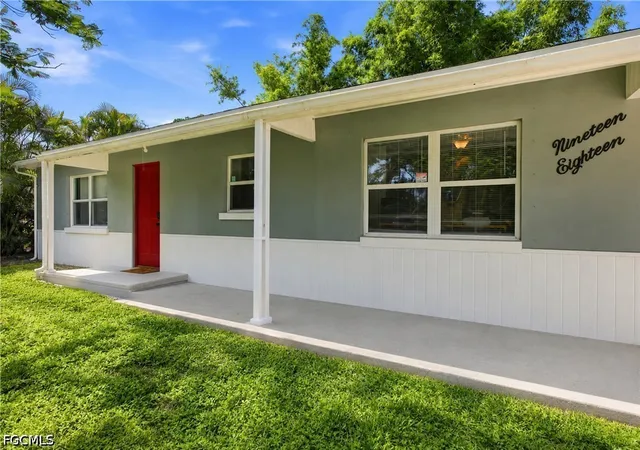 Listing Photo 3 - Condo for sale in building located at 1918 Grace Ave, Fort Myers, FL 33901