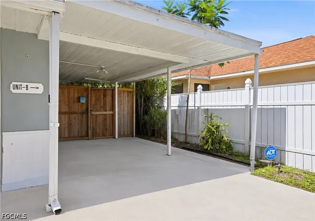 Listing Photo 4 - Condo for sale in building located at 1918 Grace Ave, Fort Myers, FL 33901
