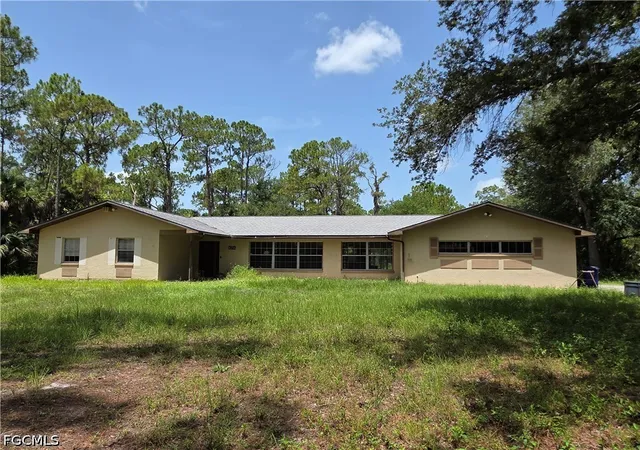 Photo 2 of Sale Pending at 4756 Skates Cir, Fort Myers, FL 33905 | MLS# 2026029402 | Listing updated on 2026-08-16