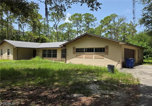 Photo 3 of Sale Pending at 4756 Skates Cir, Fort Myers, FL 33905 | MLS# 2026029402 | Listing updated on 2026-08-16