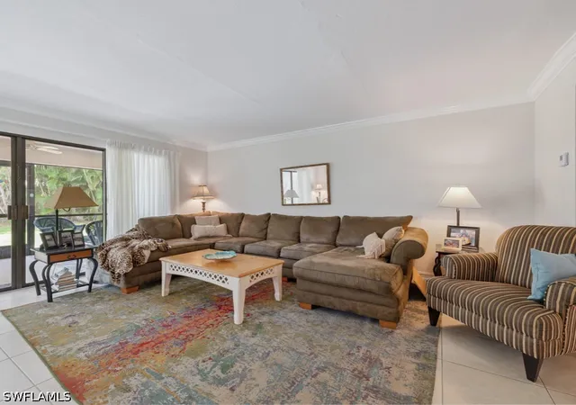 Listing Photo 5 - Condo for sale in building located at 151 Cypress Wy E, Naples, FL 34110 - Unit #E101