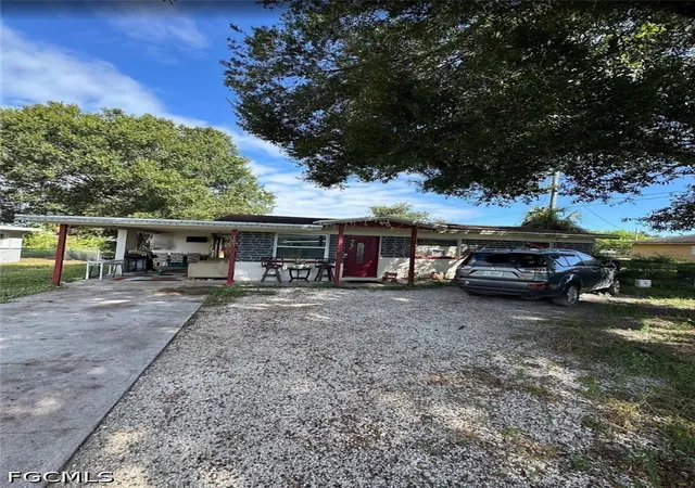 Photo 1 of Single family home for sale at 107 William St, Fort Myers, FL 33916 | MLS# 2026030235 | Listing updated on 2026-08-22