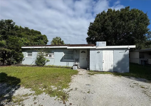Photo 1 of Single family home for sale at 105 William St, Fort Myers, FL 33916 | MLS# 2026030238 | Listing updated on 2026-08-22
