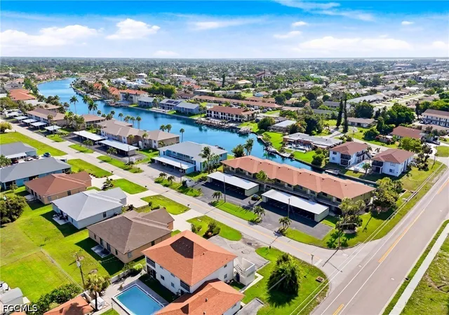 Listing Photo 4 - Condo for sale in building located at 4711 Se 5Th Ave, Cape Coral, FL 33904 - Unit #7