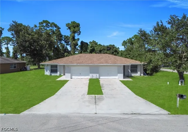 Photo 2 of Sale Pending at 4600/4602 28th Street Sw, Lehigh Acres, FL 33973 | MLS# 2026030440 | Listing updated on 2026-08-27