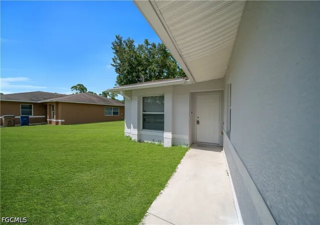 Listing Photo 4 - Condo for sale in building located at 4600/4602 28th St SW, Lehigh Acres, FL 33973