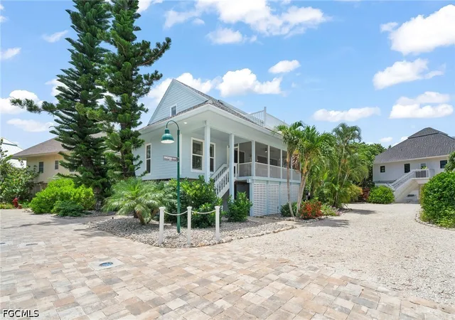 Photo 1 of Single family home for sale at 33 Urchin Ct, Captiva, FL 33924 | MLS# 2026030572 | Listing updated on 2026-10-02