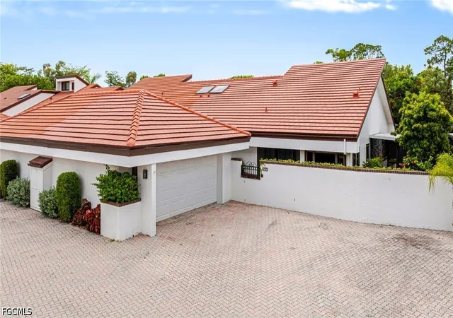 Photo 1 of Sale Pending at 5424 Harbour Castle Dr, Fort Myers, FL 33907 | MLS# 2026030660 | Listing updated on 2026-08-17