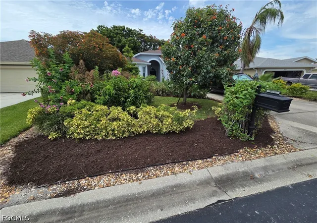 Photo 2 of Sale Pending at 833 Mount Hood Ct, Naples, FL 34104 | MLS# 2026030710 | Listing updated on 2026-08-22