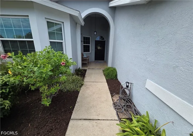 Photo 3 of Sale Pending at 833 Mount Hood Ct, Naples, FL 34104 | MLS# 2026030710 | Listing updated on 2026-08-22