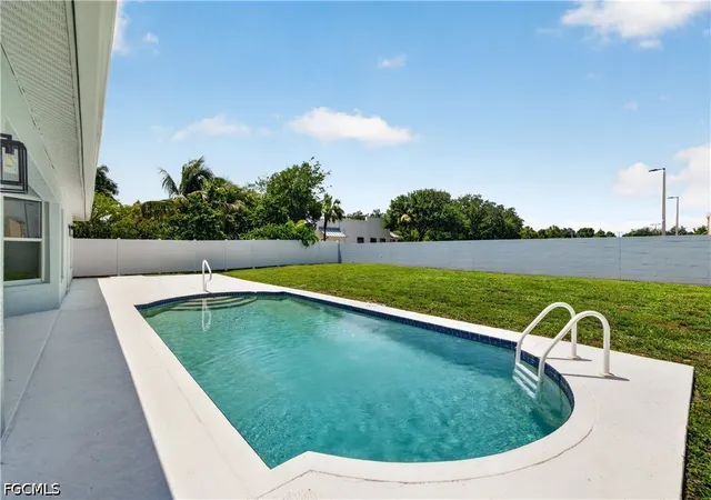Photo 2 of Sale Pending at 15579 Spring Line Ln, Fort Myers, FL 33905 | MLS# 2026030723 | Listing updated on 2026-08-25