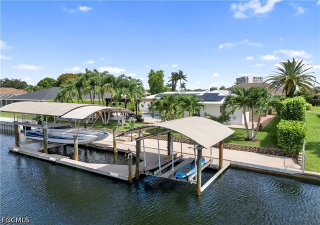 Photo 3 of Single family home for sale at 980 Bal Isle Dr, Fort Myers, FL 33919 | MLS# 2026030977 | Listing updated on 2026-08-16