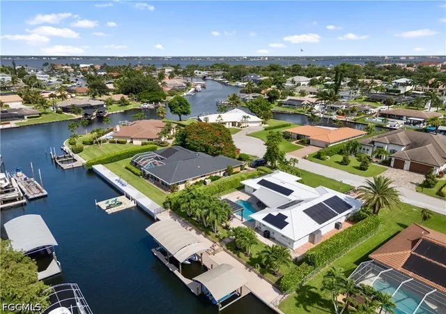 Photo 4 of Single family home for sale at 980 Bal Isle Dr, Fort Myers, FL 33919 | MLS# 2026030977 | Listing updated on 2026-08-16