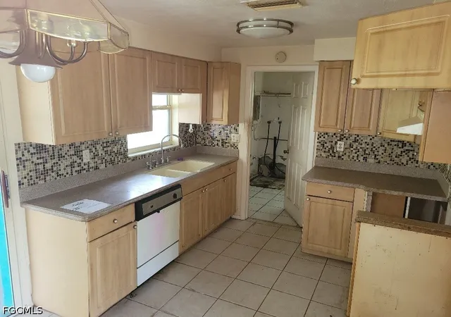 Photo 3 of Single family home for sale at 6683 E Tropicana Dr, Fort Myers, FL 33919 | MLS# 2026031059 | Listing updated on 2026-08-25