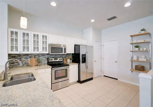 Photo 2 of Townhouse for sale at 904 Hampton Cir, Naples, FL 34105 | MLS# 226026673 | Listing updated on 2026-08-30