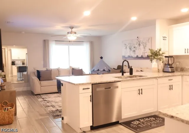 4th image of 6069 Laurelwood Dr, Fort Myers, FL 33905