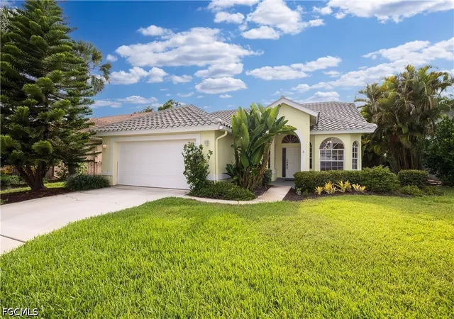 Photo 2 of Sale Pending at 25060 Bay Cedar Dr, Bonita Springs, FL 34134 | MLS# 2026031487 | Listing updated on 2026-08-18