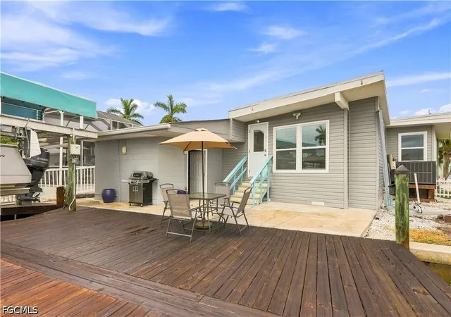 Photo 3 of Manufactured home for sale at 3827 Coconut Dr, St James City, FL 33956 | MLS# 2026031560 | Listing updated on 2026-08-24