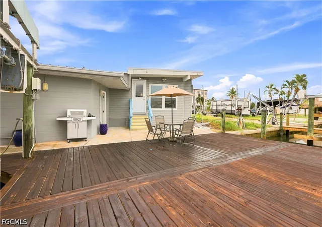 Photo 3 of Manufactured home for sale at 3827 Coconut Dr, St James City, FL 33956 | MLS# 2026031560 | Listing updated on 2026-08-24