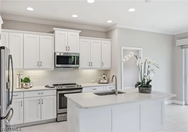 Listing Photo 5 - Condo for sale in building located at 6966 Avalon Cir, Naples, FL 34112 - Unit #908