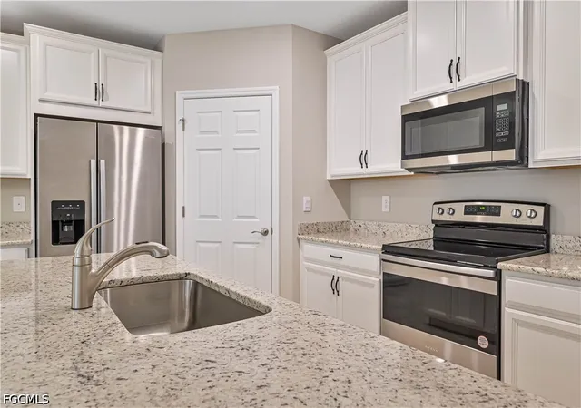 Photo 2 of Sale Pending at 4226 Bloomfield St, Fort Myers, FL 33916 | MLS# 2026031851 | Listing updated on 2026-08-24