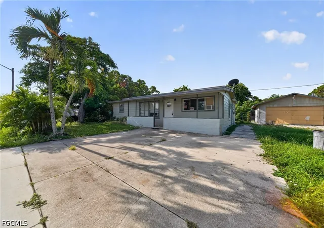 Photo 2 of Single family home for sale at 1846 Maple Dr, Fort Myers, FL 33907 | MLS# 2026031989 | Listing updated on 2026-08-26
