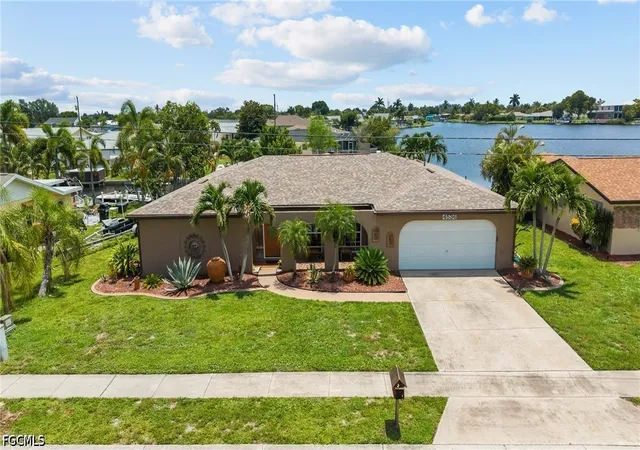 Photo 2 of Sale Pending at 4536 Vinsetta Ave, North Fort Myers, FL 33903 | MLS# 2026032106 | Listing updated on 2026-08-25