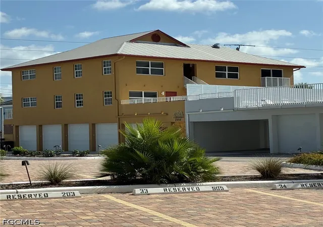Photo 3 of Sale Pending at 2550 Estero Blvd #12, Fort Myers Beach, FL 33931 | MLS# 2026032109 | Listing updated on 2026-10-01