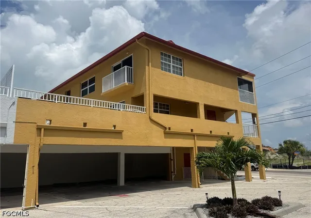 Photo 4 of Sale Pending at 2550 Estero Blvd #12, Fort Myers Beach, FL 33931 | MLS# 2026032109 | Listing updated on 2026-10-01
