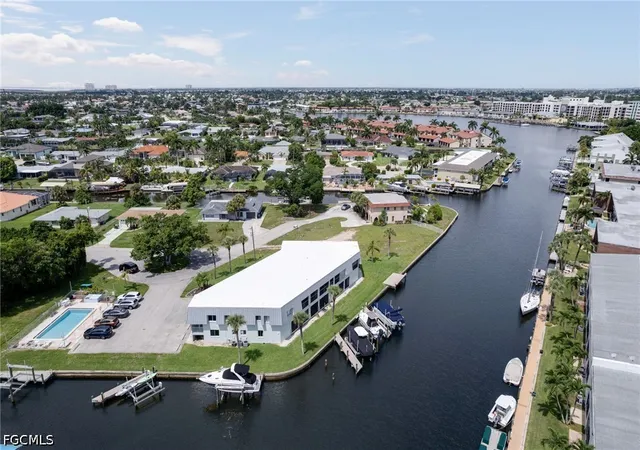 2nd image of 5111 Manor Ct, Cape Coral, FL 33904