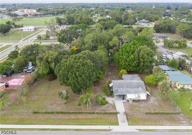 Photo 2 of Sale Pending at 507 Jefferson Ave W, Immokalee, FL 34142 | MLS# 2026032470 | Listing updated on 2026-08-26