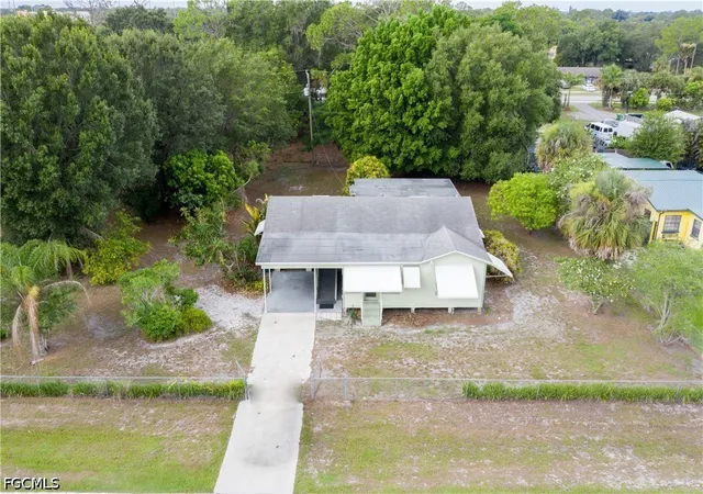 Photo 3 of Sale Pending at 507 Jefferson Ave W, Immokalee, FL 34142 | MLS# 2026032470 | Listing updated on 2026-08-26