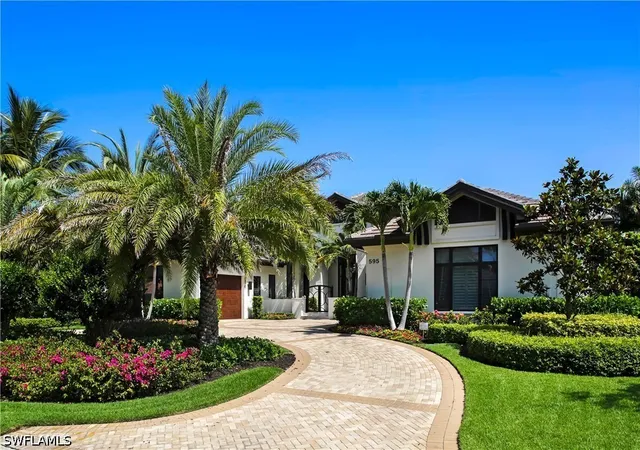 Photo 4 of Single family home for sale at 595 Regatta Rd, Naples, FL 34103 | MLS# 226027958 | Listing updated on 2026-08-15