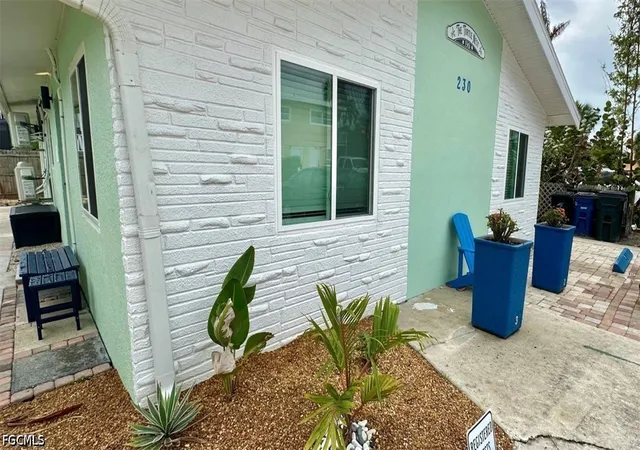 Listing Photo 4 - Condo for sale in building located at 230 Fairweather Ln, Fort Myers Beach, FL 33931