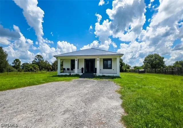 Photo 3 of Single family home for sale at 525 N Granja Ave, Clewiston, FL 33440 | MLS# 226025251 | Listing updated on 2026-08-24