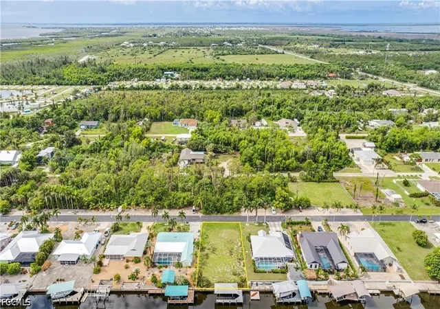 Photo 3 of Sale Pending at 3606 Pinetree Dr, Saint James City, FL 33956 | MLS# 2026032891 | Listing updated on 2026-08-26