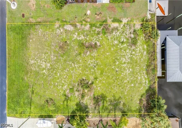 Photo 3 of Sale Pending at 3606 Pinetree Dr, Saint James City, FL 33956 | MLS# 2026032891 | Listing updated on 2026-08-26