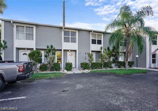 2nd image of 4641 Sw Santa Barbara Pl, Cape Coral, FL 33914