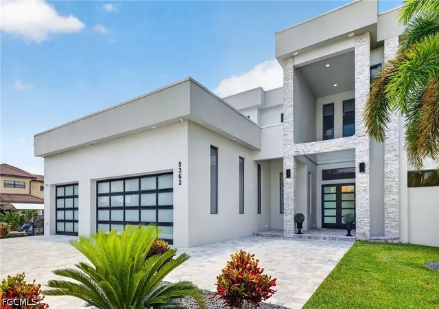 Photo 2 of Single family home for sale at 5362 Mayfair Ct, Cape Coral, FL 33904 | MLS# 2026032966 | Listing updated on 2026-08-23