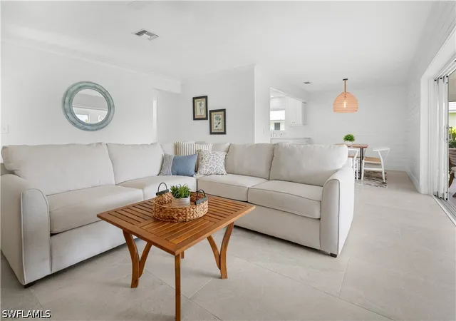 Listing Photo 5 - Condo for sale in building located at 250 Lanchester Ct, Naples, FL 34112 - Unit #35