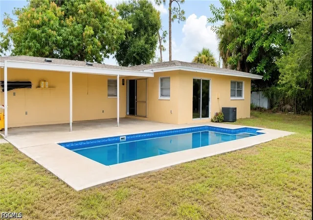 Photo 1 of Single family home for sale at 1634 Newport Ct, Fort Myers, FL 33907 | MLS# 2026033204 | Listing updated on 2026-08-26
