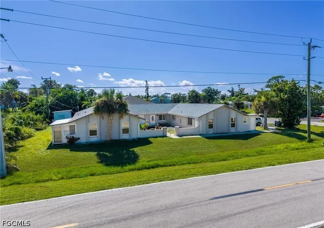 Photo 2 of Townhouse for sale at 16593 Davis Rd, Fort Myers, FL 33908 | MLS# 2026033209 | Listing updated on 2026-08-14