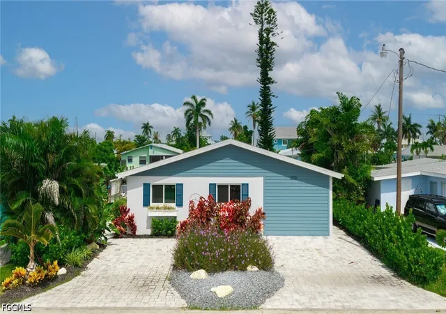 Photo 1 of Single family home for sale at 2574 Bayshore Dr, Matlacha, FL 33993 | MLS# 2026033260 | Listing updated on 2026-08-18