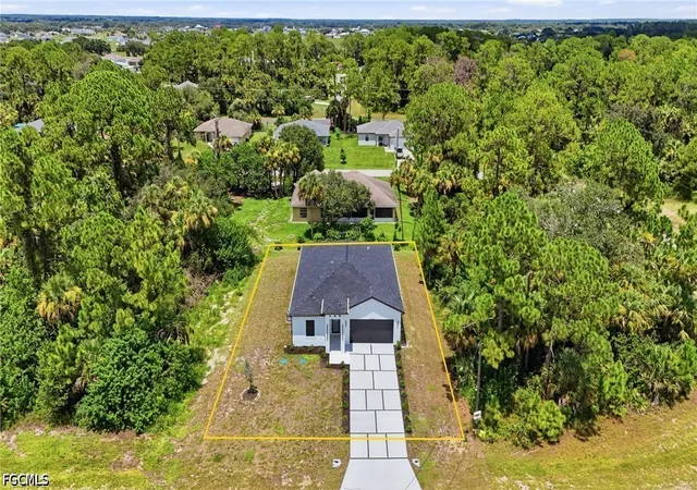 Photo 3 of Single family home for sale at 8032 Windswept Cir, Labelle, FL 33935 | MLS# 2026033342 | Listing updated on 2026-08-15