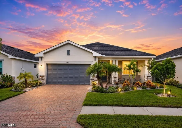 Photo 1 of Single family home for sale at 3943 E Hampton Cir, Alva, FL 33920 | MLS# 2026033402 | Listing updated on 2026-08-28